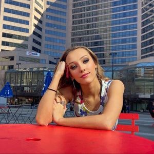 Meet your Posher, Olivia